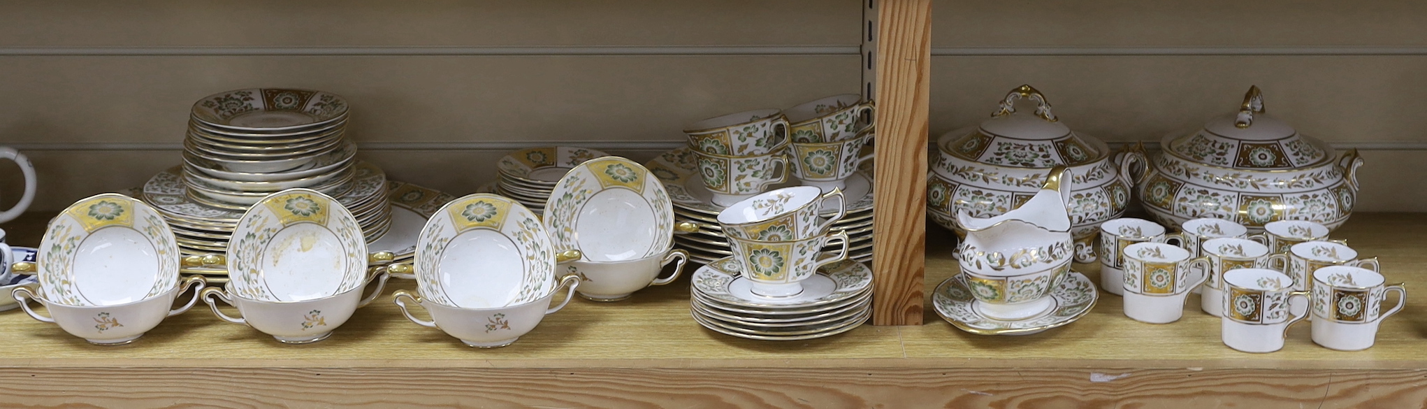 A Royal Crown Derby “Green Derby Panel” dinner, tea and coffee service